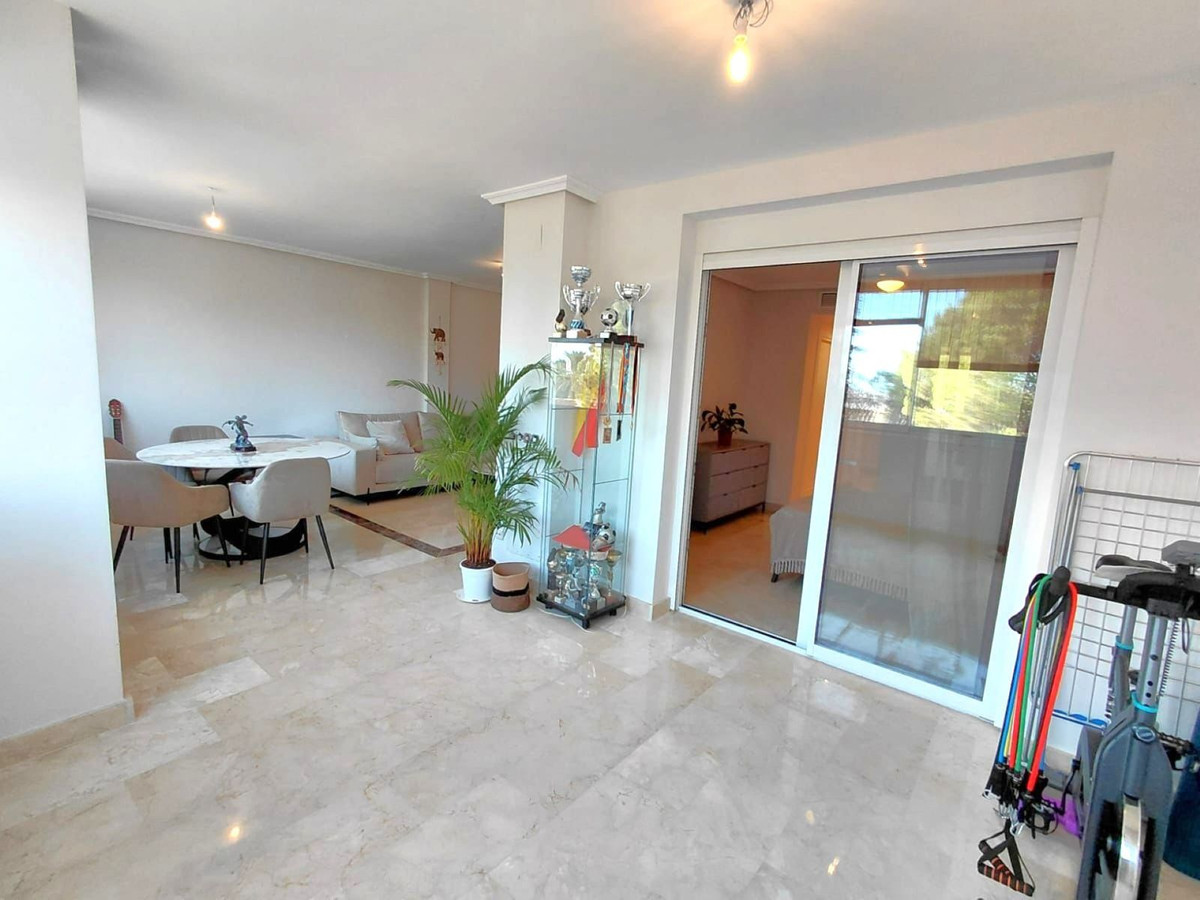 2 Bedroom Apartment in Marbella - Photo 4