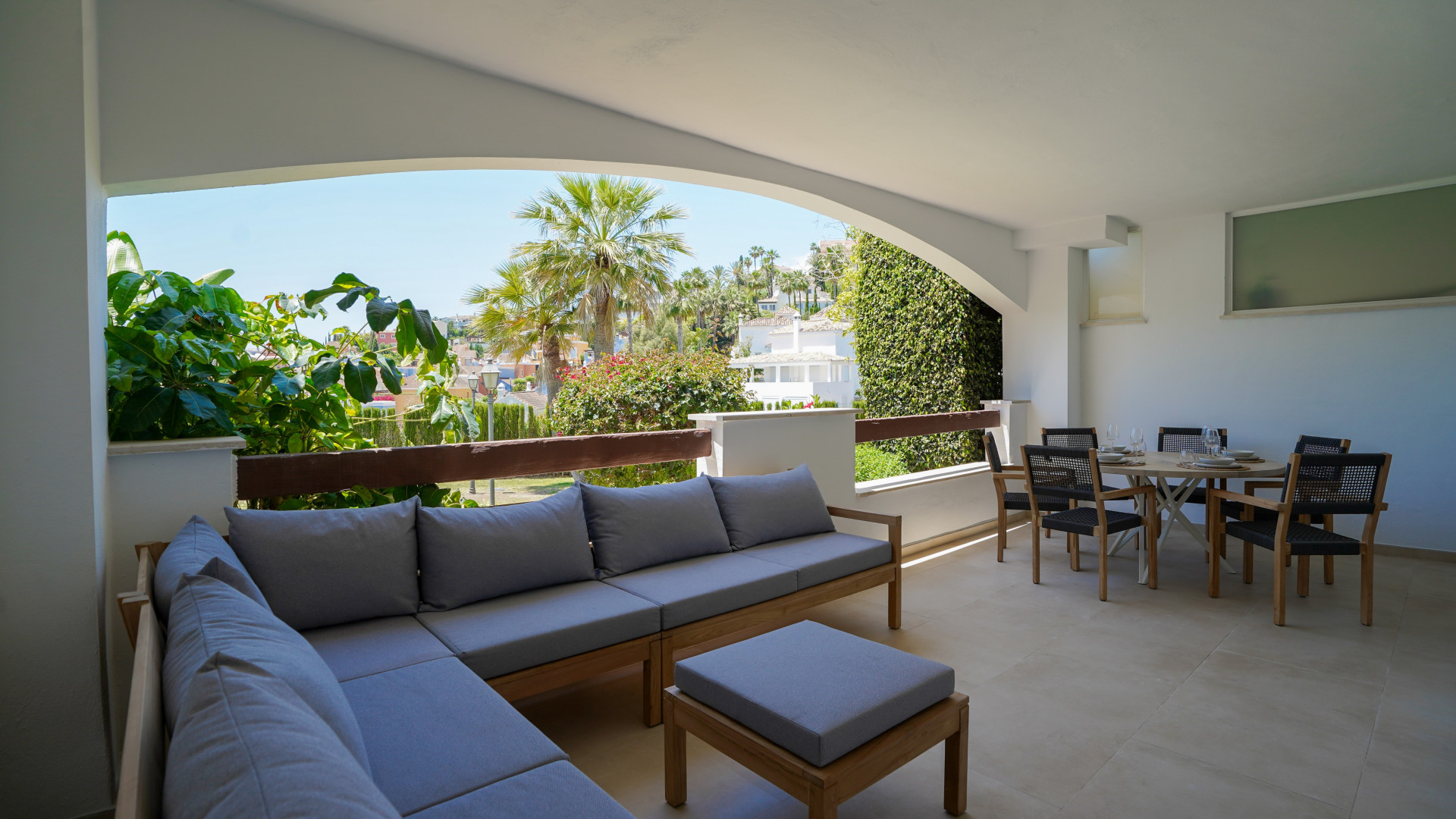 2 Bedroom Apartment in Marbella - Photo 3