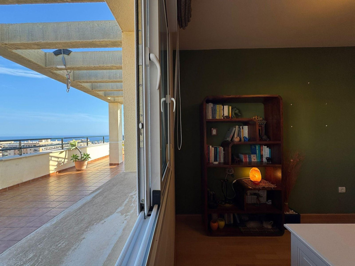 4 Bedroom Penthouse in Torremolinos - Photo 18