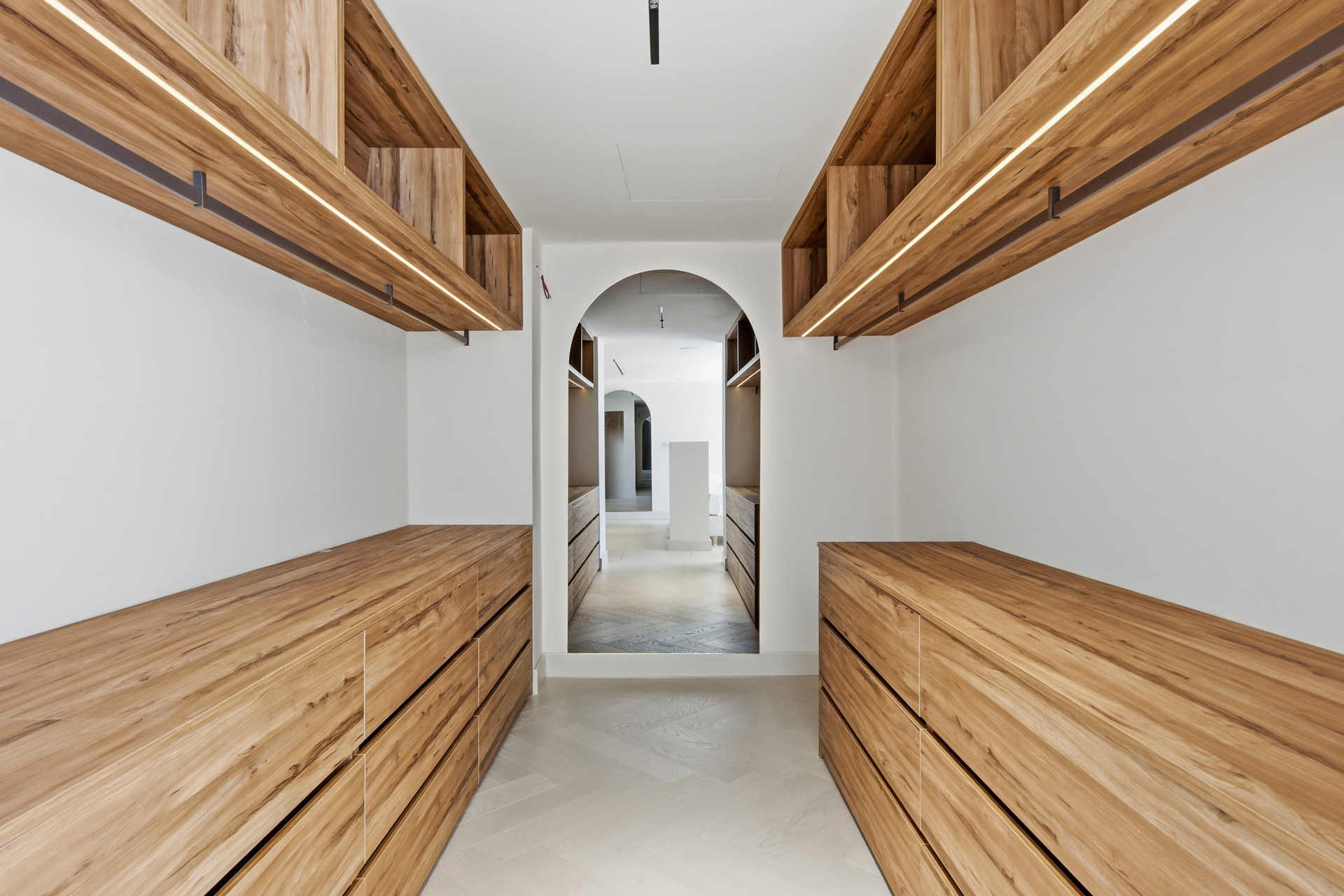 4 Bedroom Penthouse in Benahavís - Photo 13