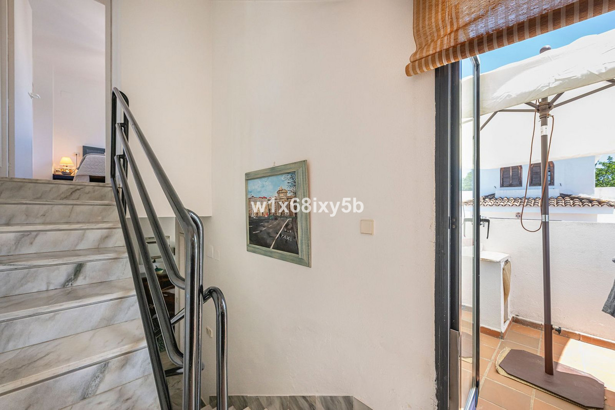 2 Bedroom Townhouse in Estepona - Photo 17