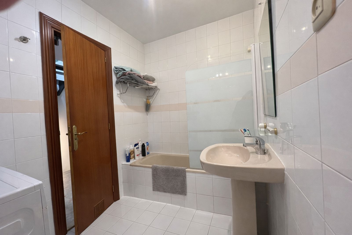 3 Bedroom Townhouse in Benalmádena - Photo 18