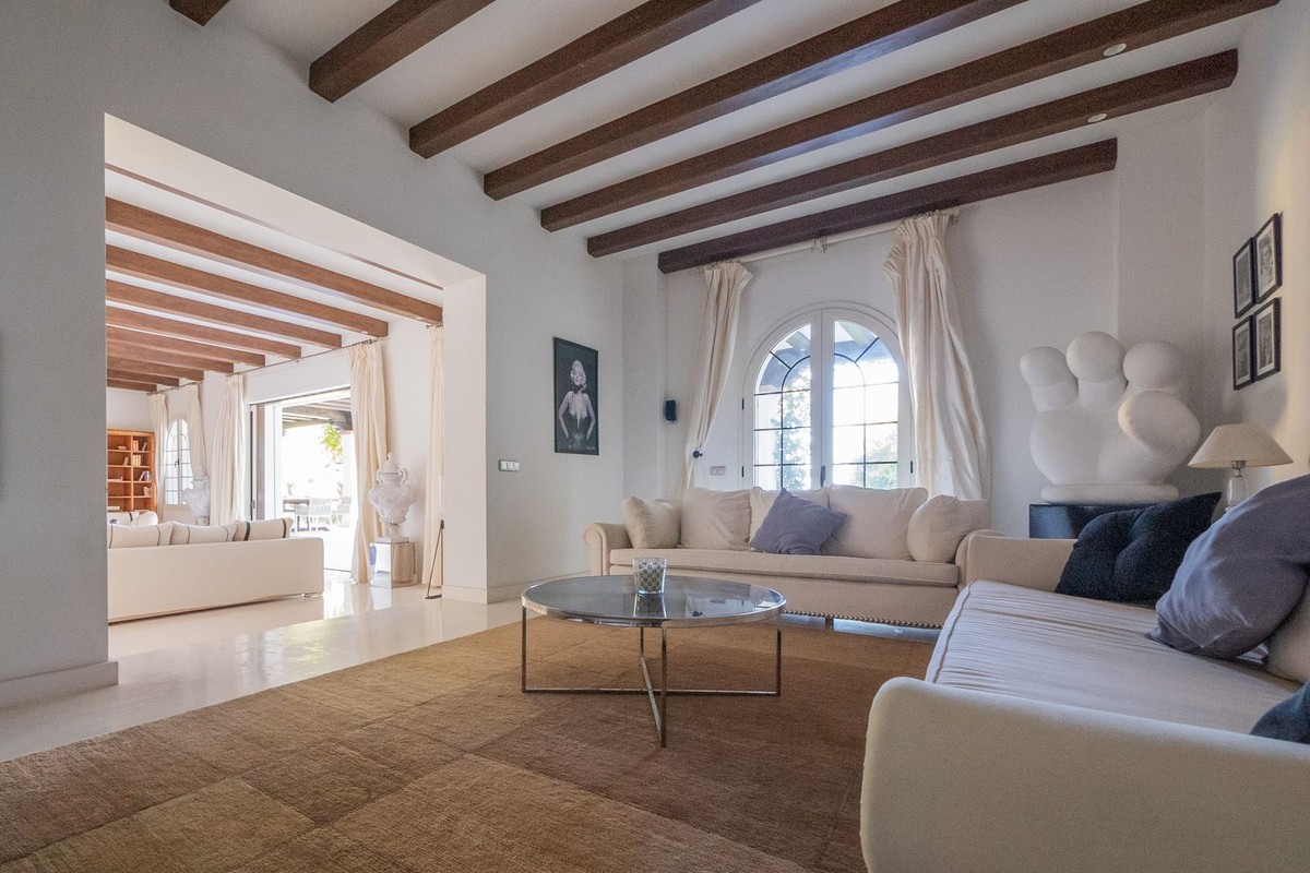 10 Bedroom Villa in Estepona - Photo 39