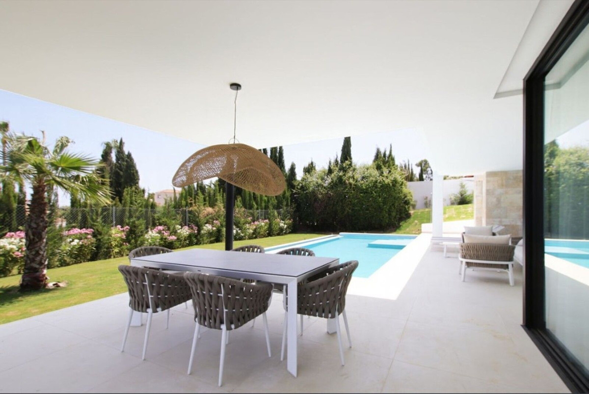 4 Bedroom Villa in Estepona - Photo 5