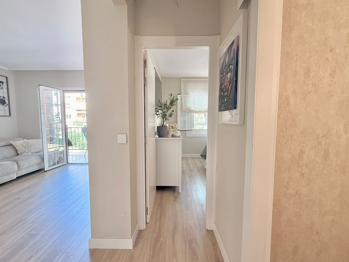 2 Bedroom Apartment in Fuengirola - Photo 10