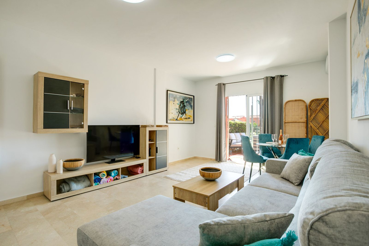 2 Bedroom Apartment in Estepona - Photo 5