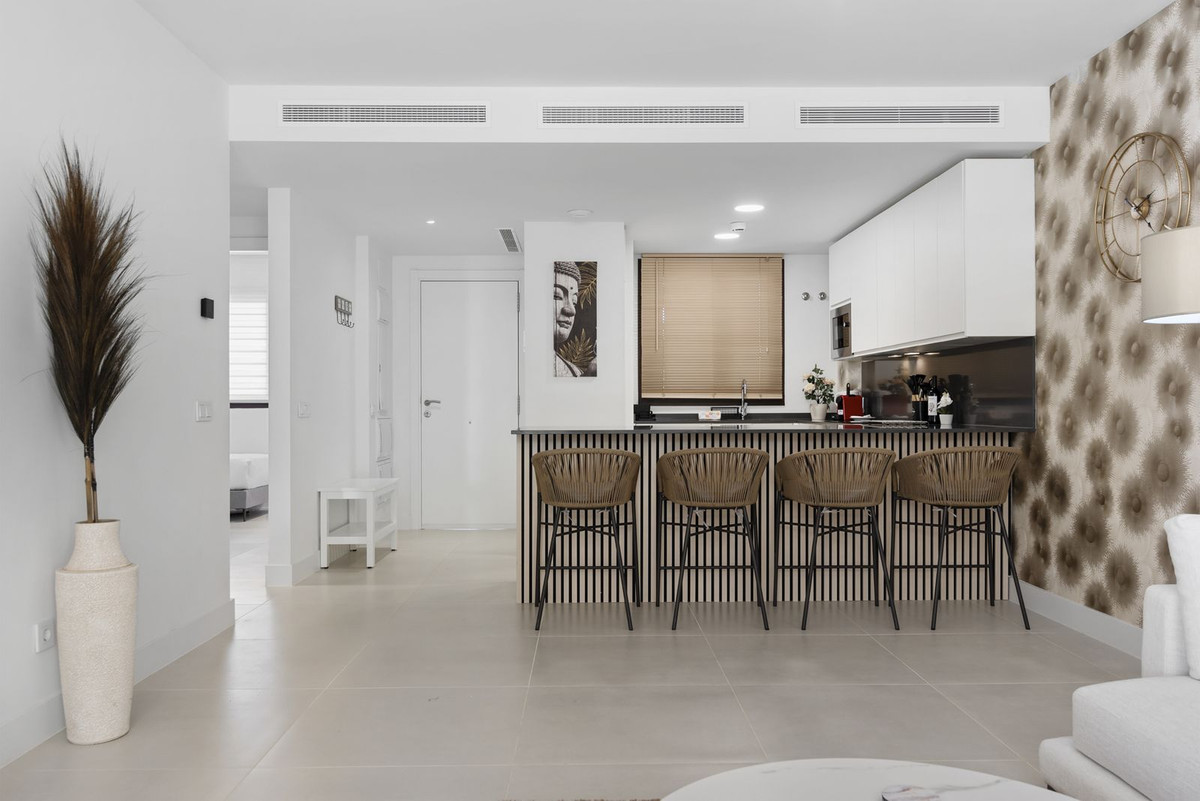 2 Bedroom Apartment in Fuengirola - Photo 7