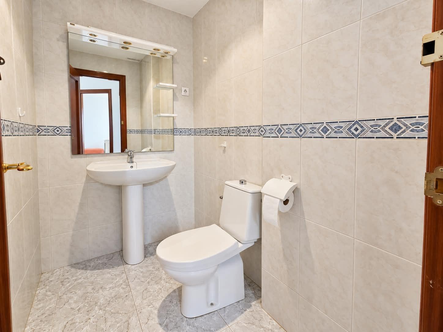 2 Bedroom Apartment in Benalmádena - Photo 23