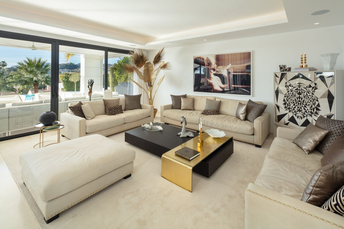 7 Bedroom Villa in Marbella - Photo 6