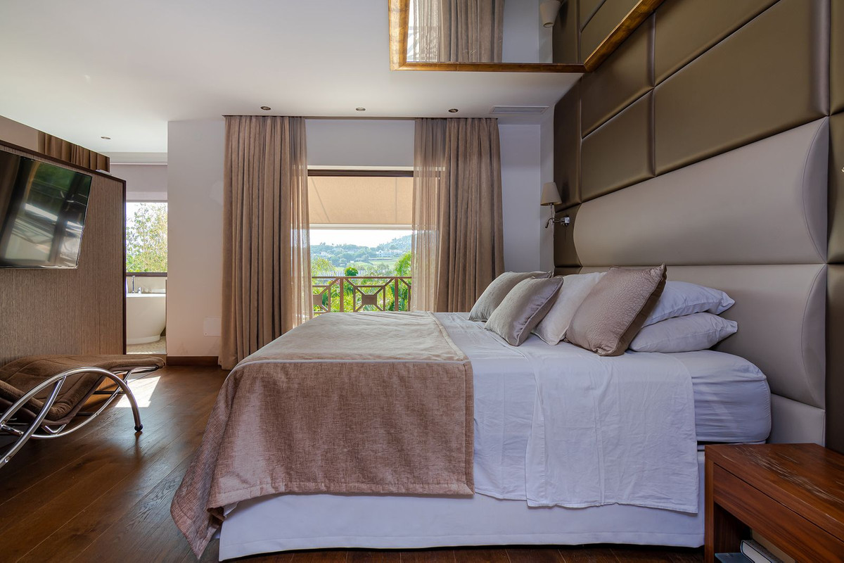 6 Bedroom Villa in Marbella - Photo 20