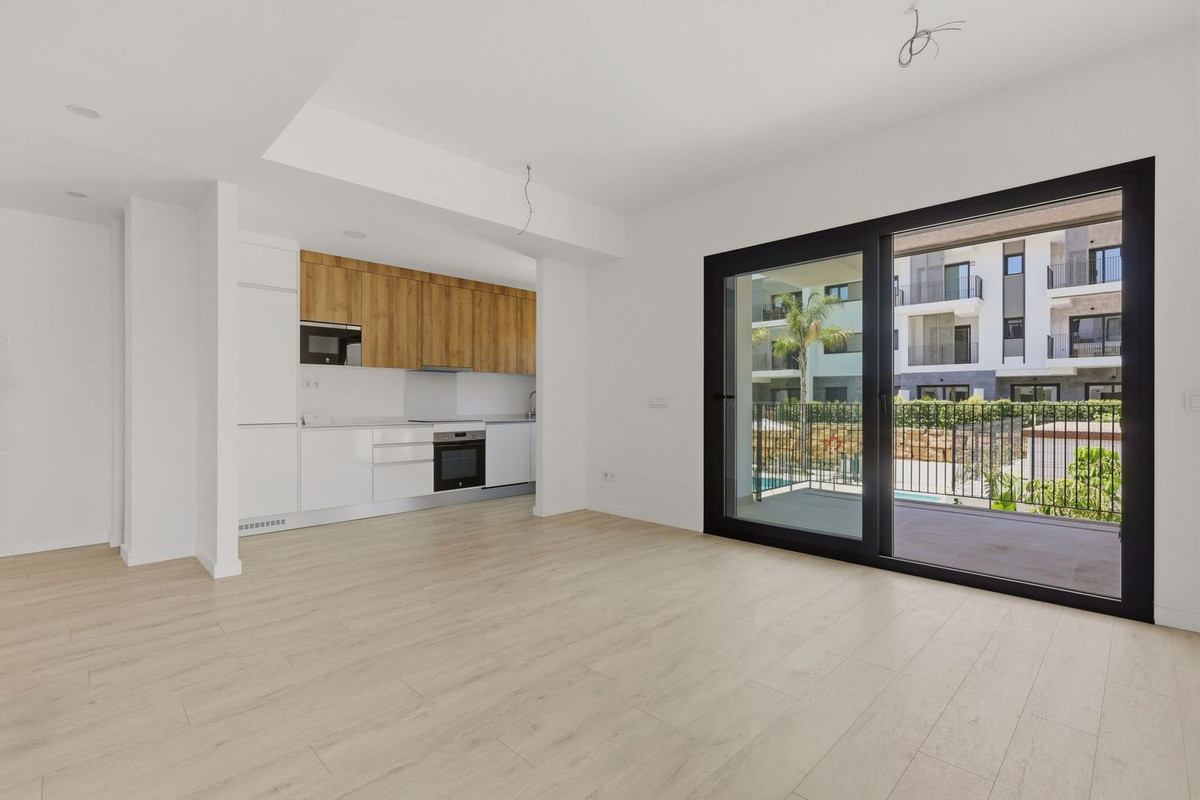 3 Bedroom Apartment in Estepona - Photo 15