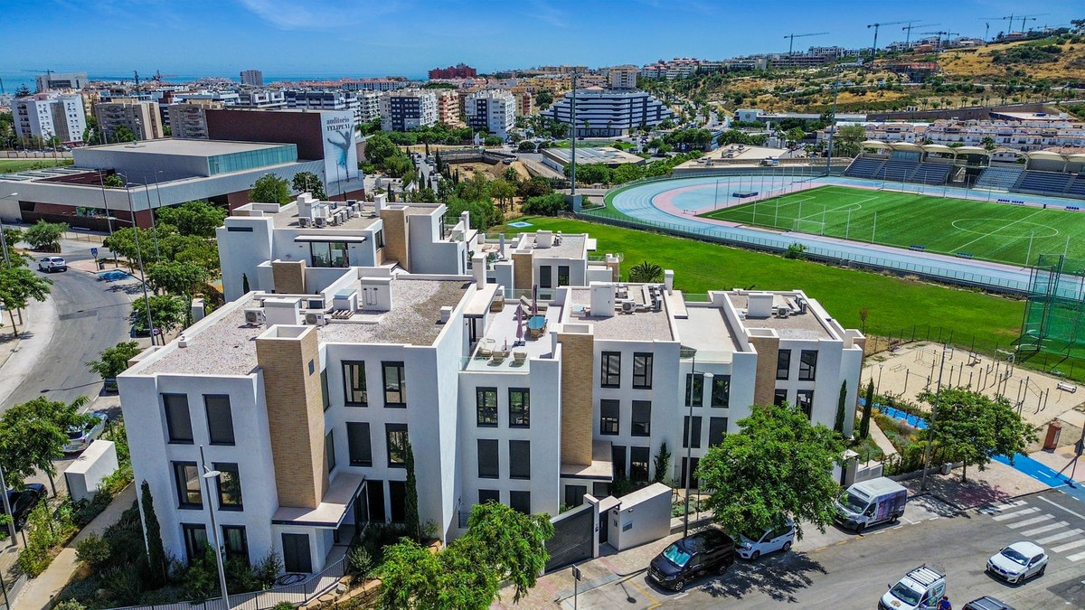 2 Bedroom Penthouse in Estepona - Photo 36