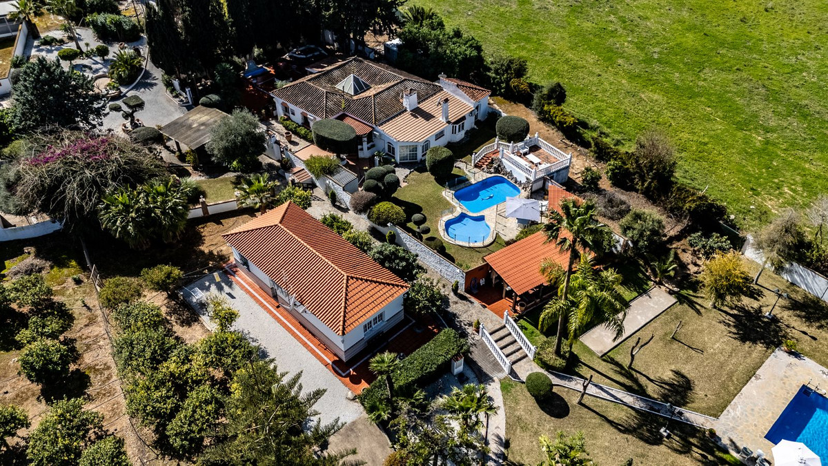 5 Bedroom Villa in Alhaurín de la Torre - Photo 9