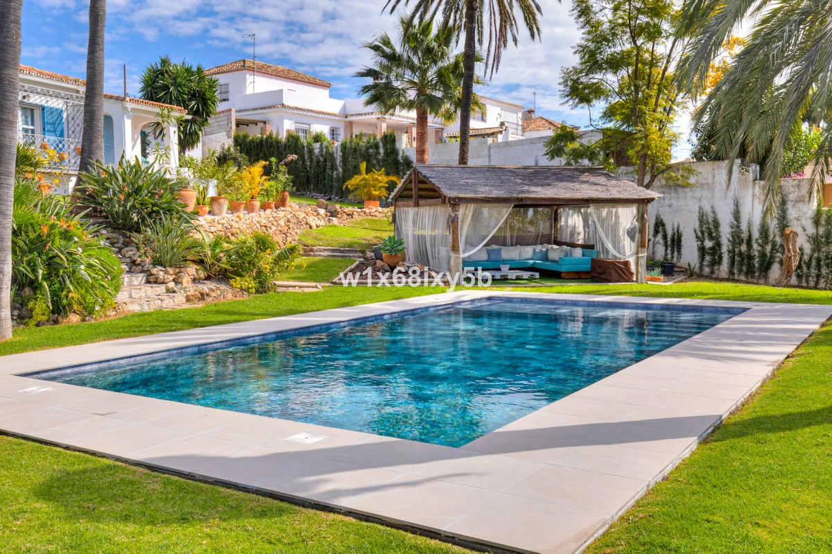 5 Bedroom Villa in San Pedro de Alcántara - Photo 42