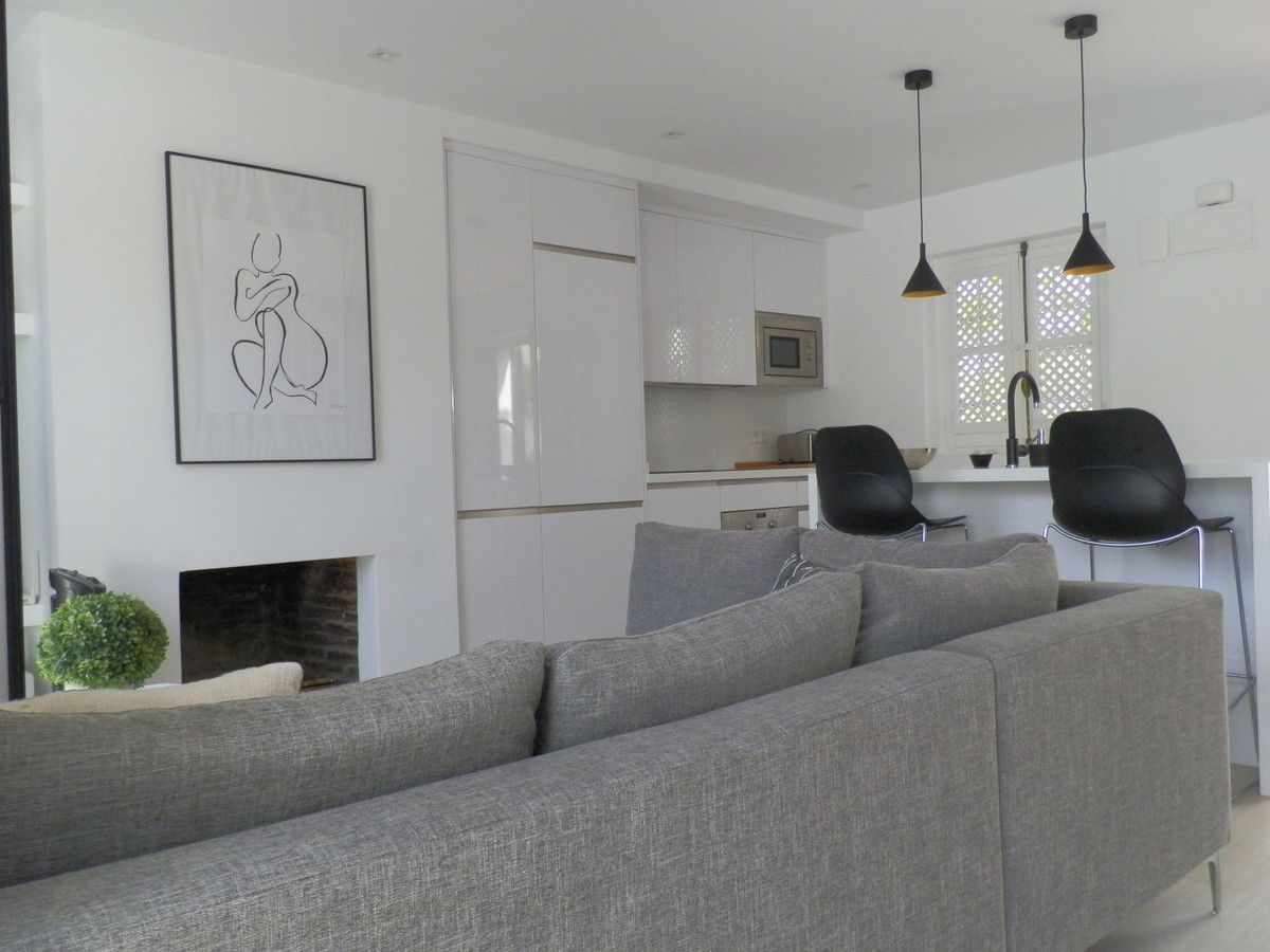 2 Bedroom Townhouse in Marbella - Photo 8
