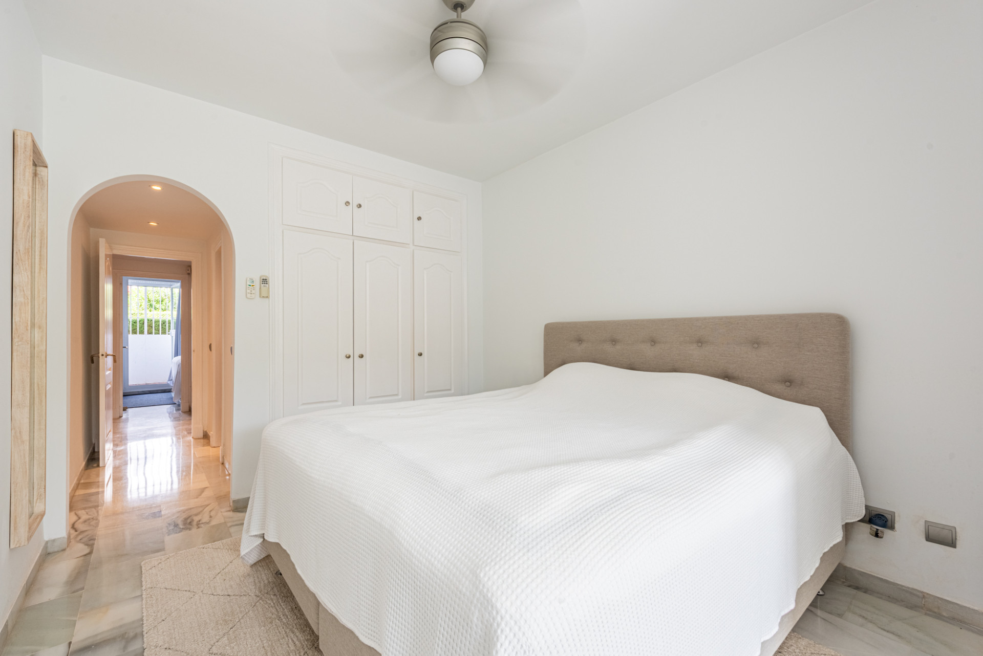 2 Bedroom Apartment in Estepona - Photo 20