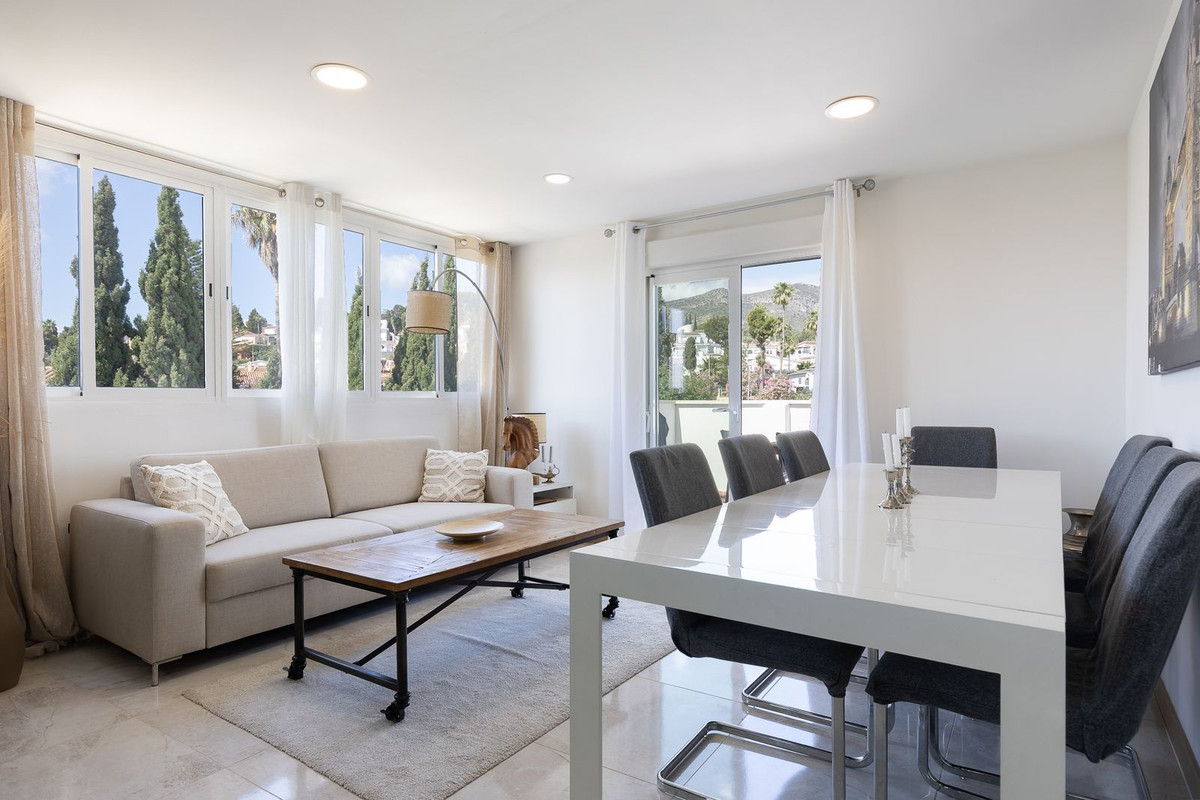 2 Bedroom Apartment in Torremolinos - Photo 3