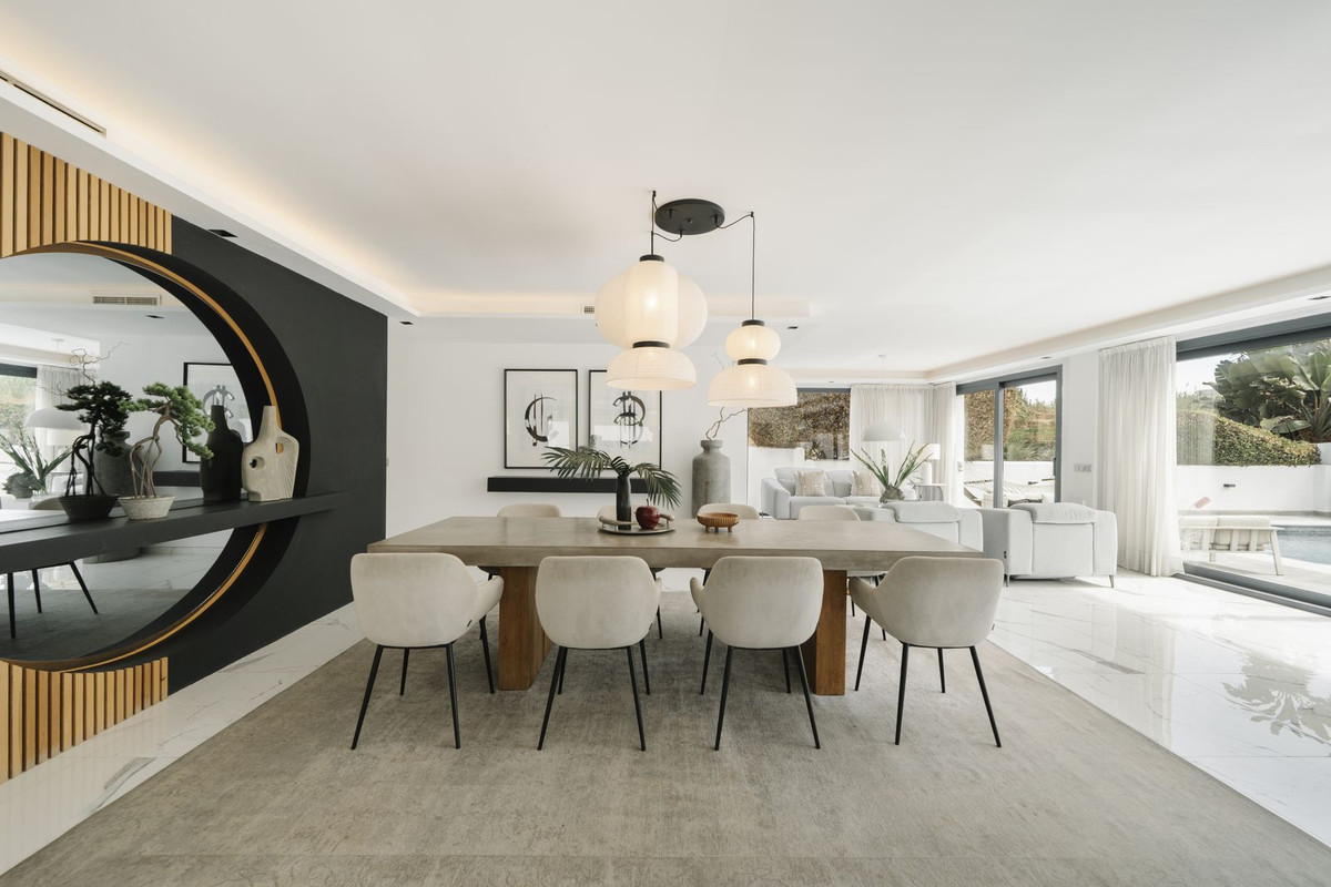 4 Bedroom Villa in Marbella - Photo 9