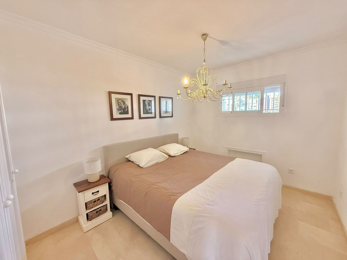 2 Bedroom Apartment in Fuengirola - Photo 13