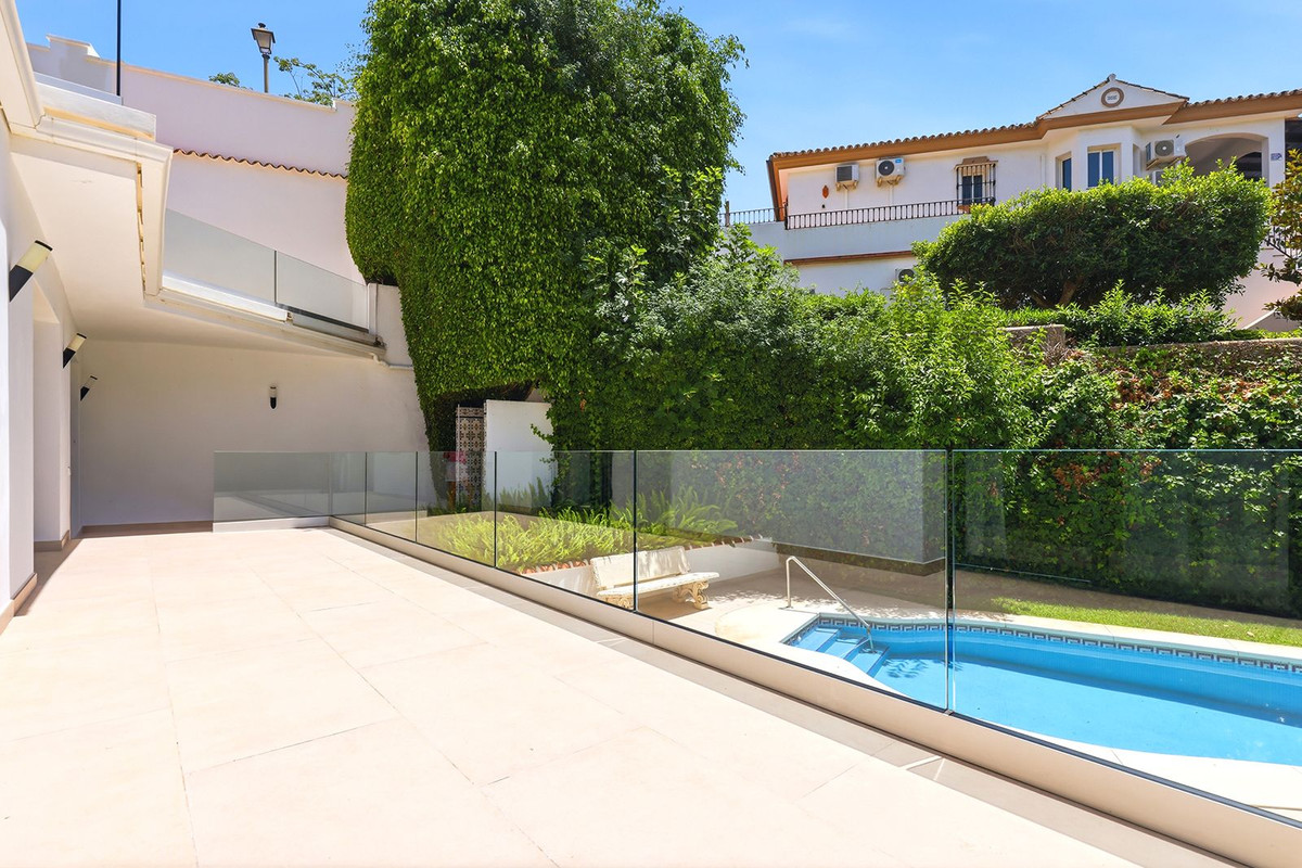 4 Bedroom Villa in Marbella - Photo 69