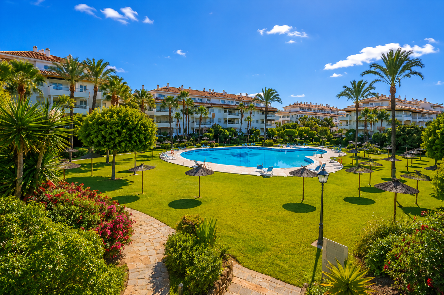 Piso de 2 dormitorios con piscina en Málaga – Foto 11