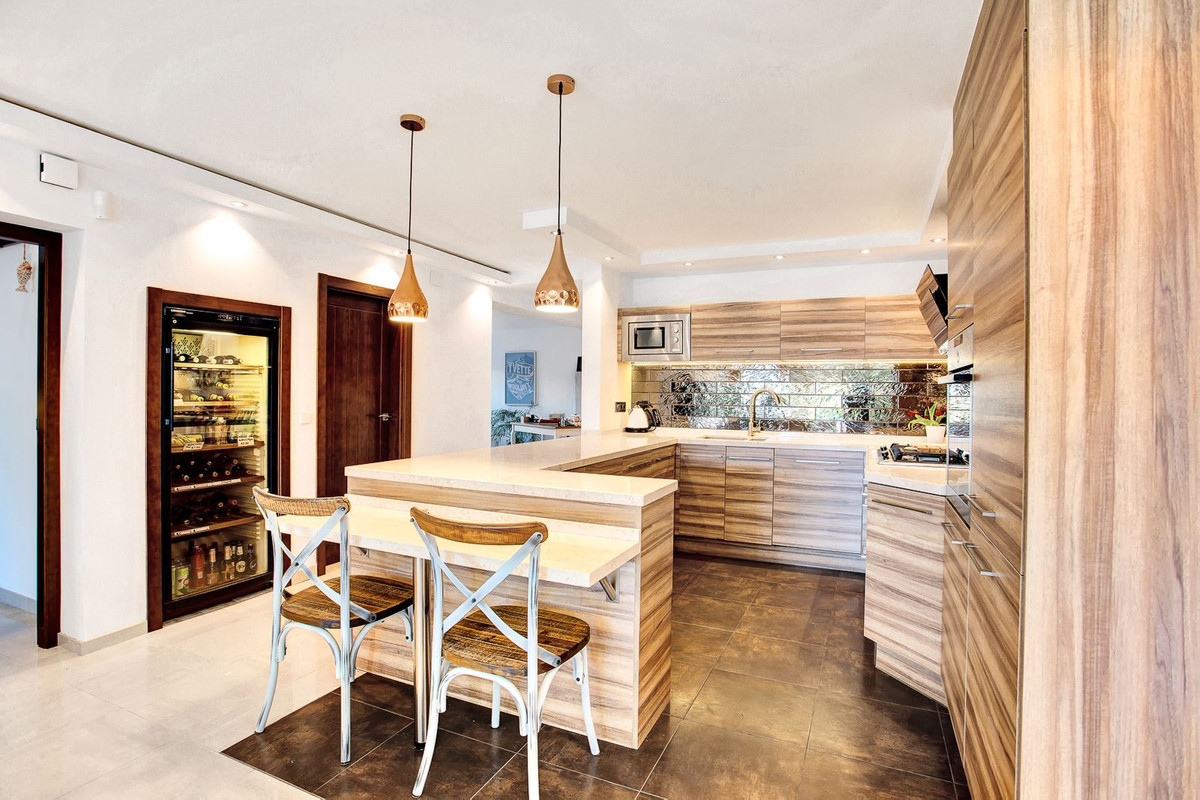 6 Bedroom Villa in Marbella - Photo 28