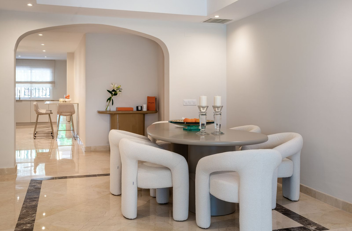 3 Bedroom Apartment in Marbella - Photo 8