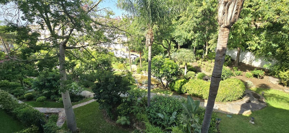 2 Bedroom Apartment in Marbella - Photo 9
