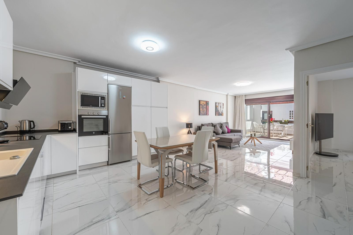 3 Bedroom Apartment in Marbella - Photo 12