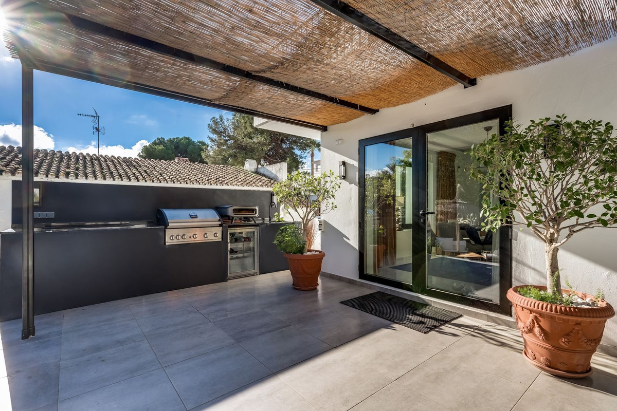 5 Bedroom Villa in Marbella - Photo 40