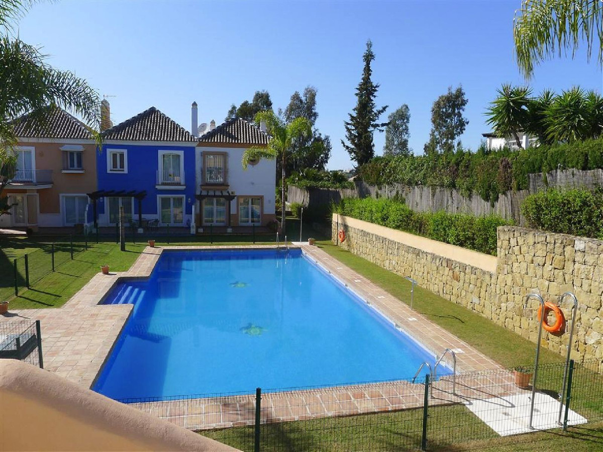 2 Bedroom Townhouse in Marbella - Photo 2