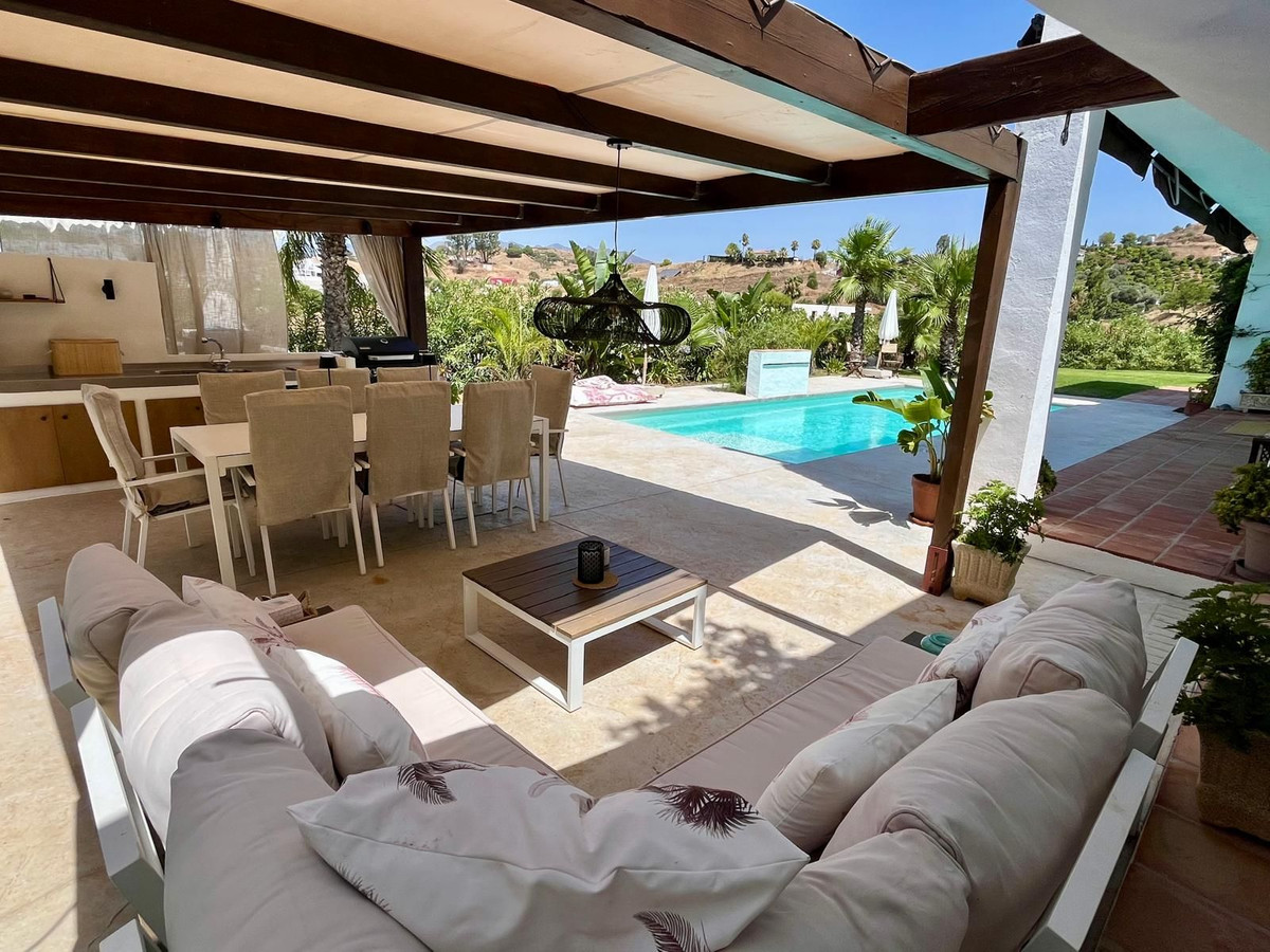 5 Bedroom Villa in Mijas - Photo 3