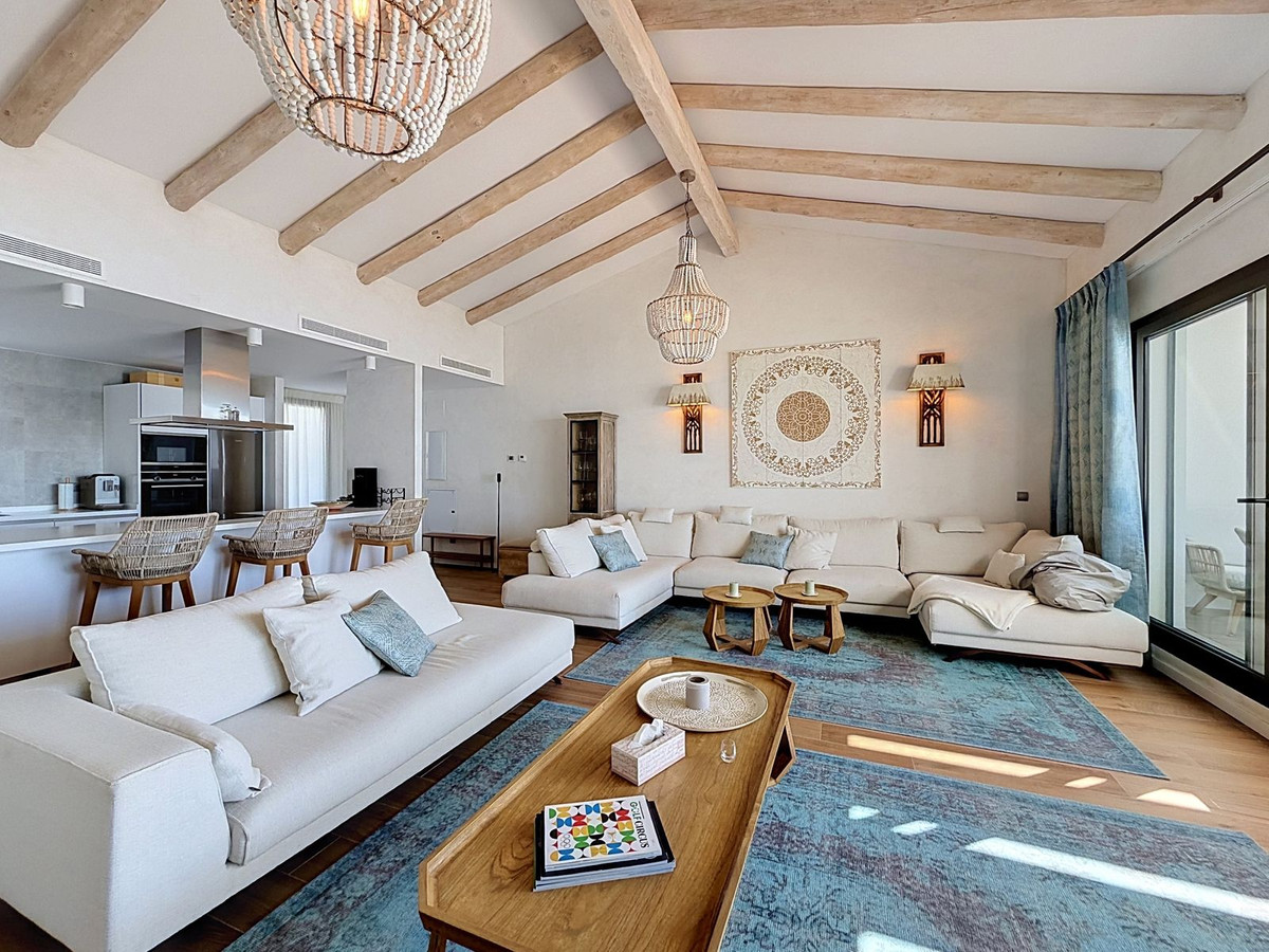 4 Bedroom Penthouse in La Alcaidesa - Photo 5