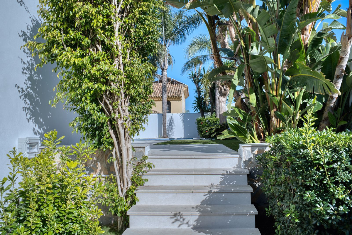 5 Bedroom Villa in Marbella - Photo 30