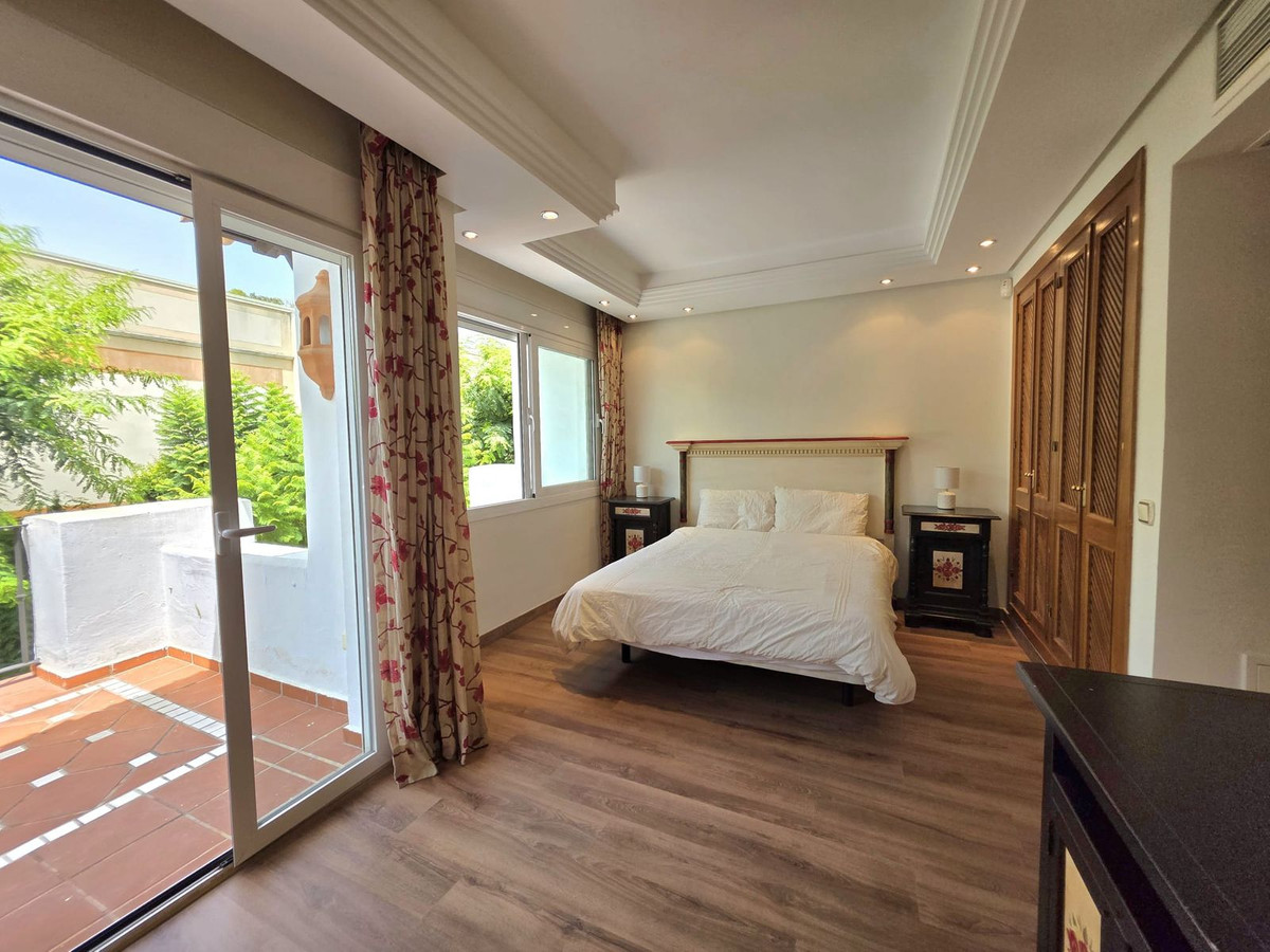 3 Bedroom Townhouse in Estepona - Photo 14