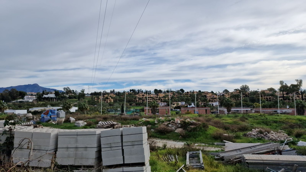 9,751 m² Plot in Estepona - Photo 2