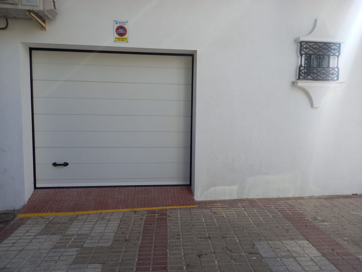 4 Bedroom Apartment in Estepona - Photo 13