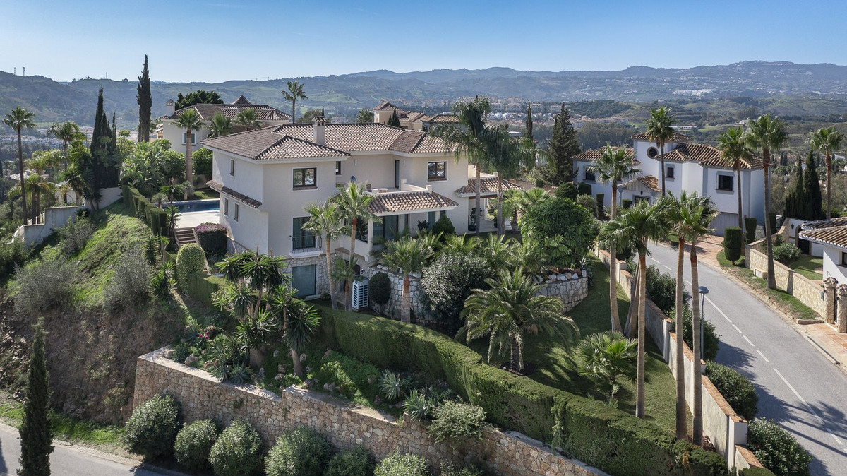 6 Bedroom Villa in Mijas - Photo 3