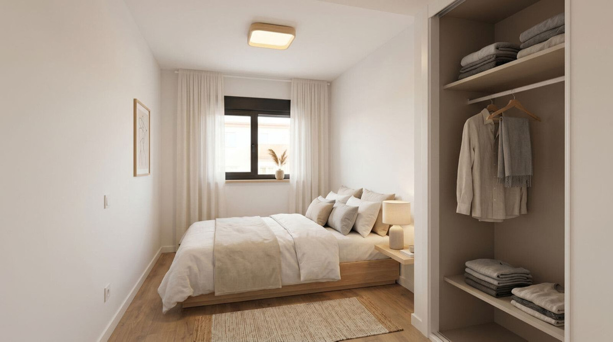 2 Bedroom Apartment in Estepona - Photo 11