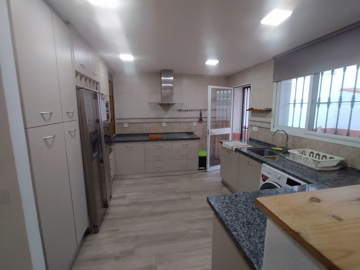 3 Bedroom Townhouse in San Pedro de Alcántara - Photo 3
