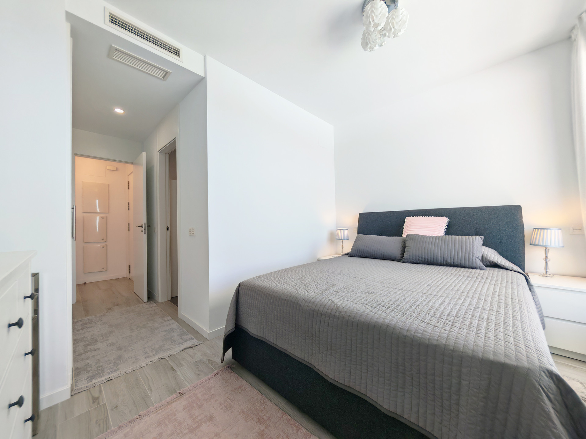 3 Bedroom Apartment in Estepona - Photo 7
