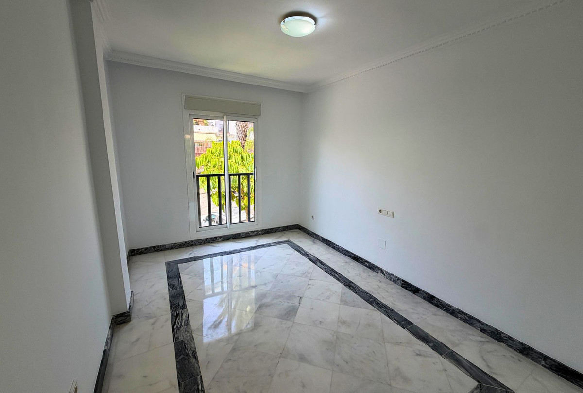 Piso de 2 dormitorios con piscina en Málaga – Foto 28