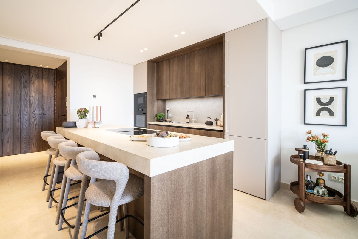 3 Bedroom Penthouse in Benahavís - Photo 10