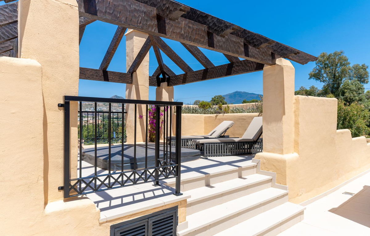 3 Bedroom Penthouse in Estepona - Photo 29