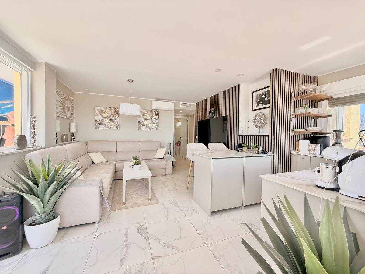 2 Bedroom Penthouse in Fuengirola - Photo 13