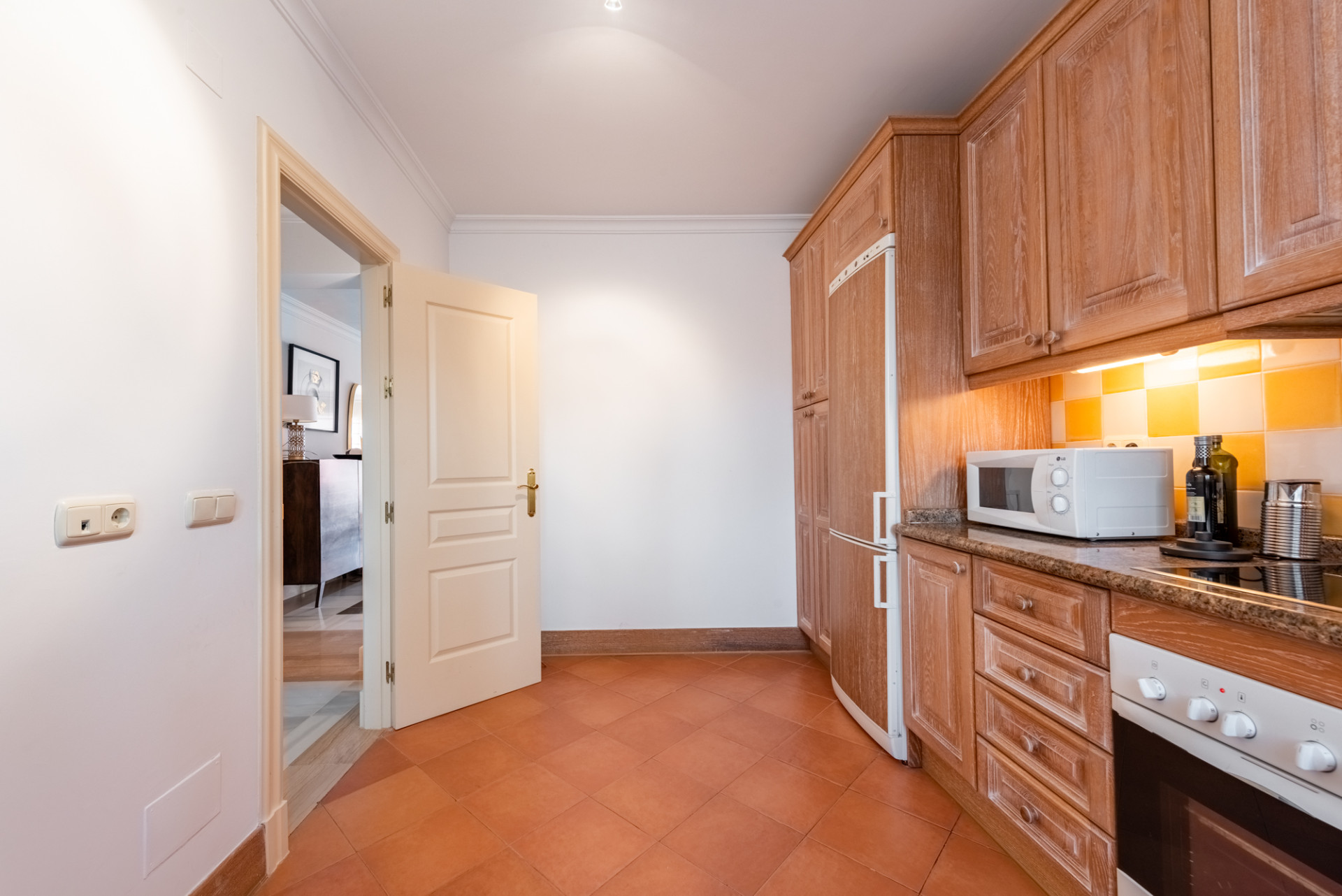 2 Bedroom Apartment in Benahavís - Photo 9