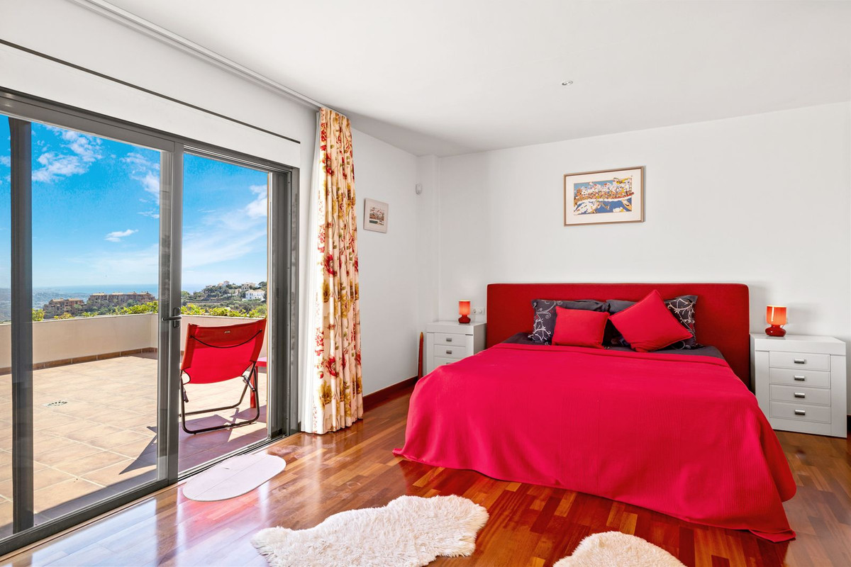 6 Bedroom Villa in Marbella - Photo 25