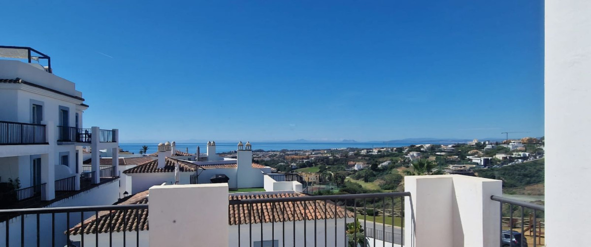 2 Bedroom Penthouse in Benahavís - Photo 22