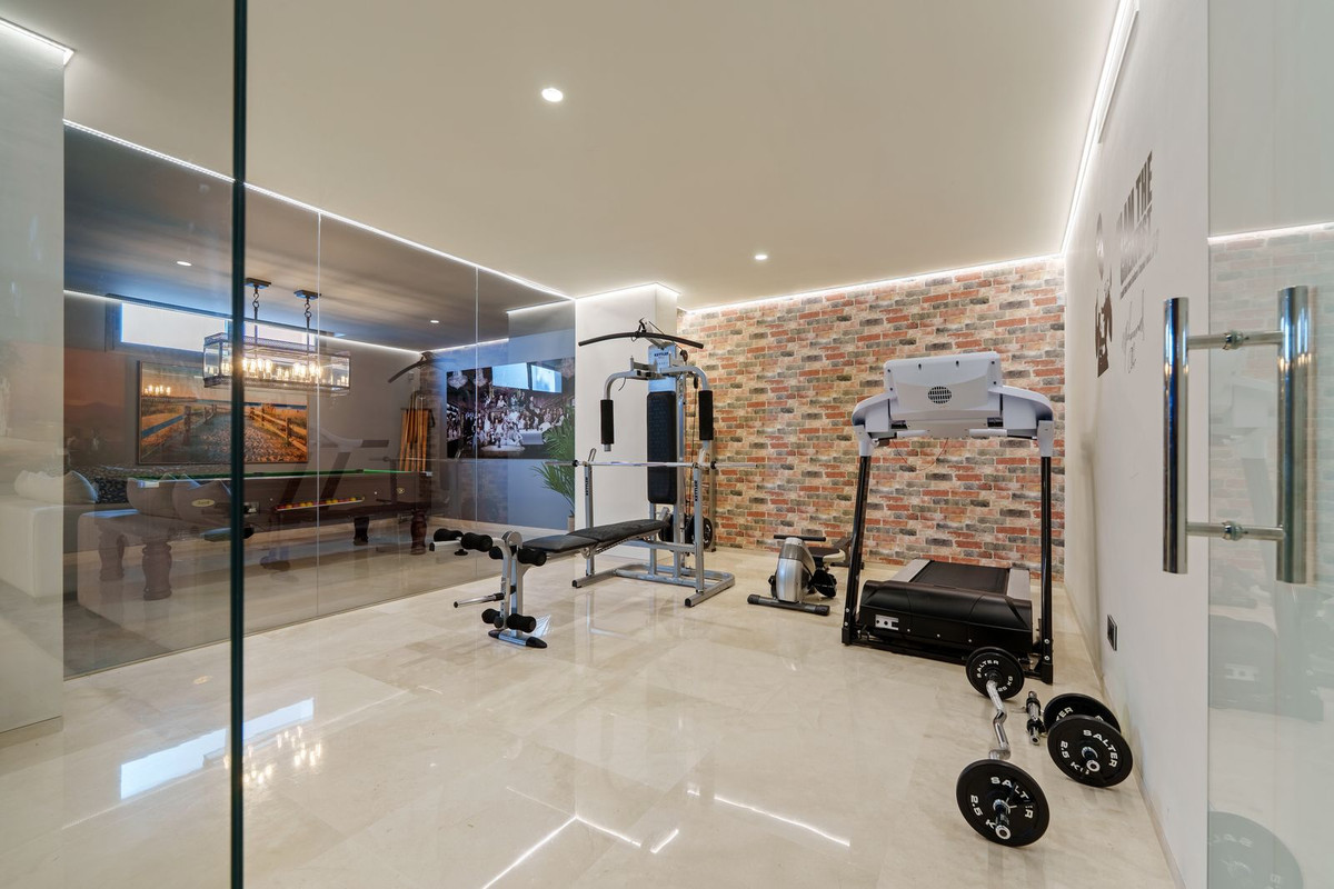 6 Bedroom Villa in Marbella - Photo 26