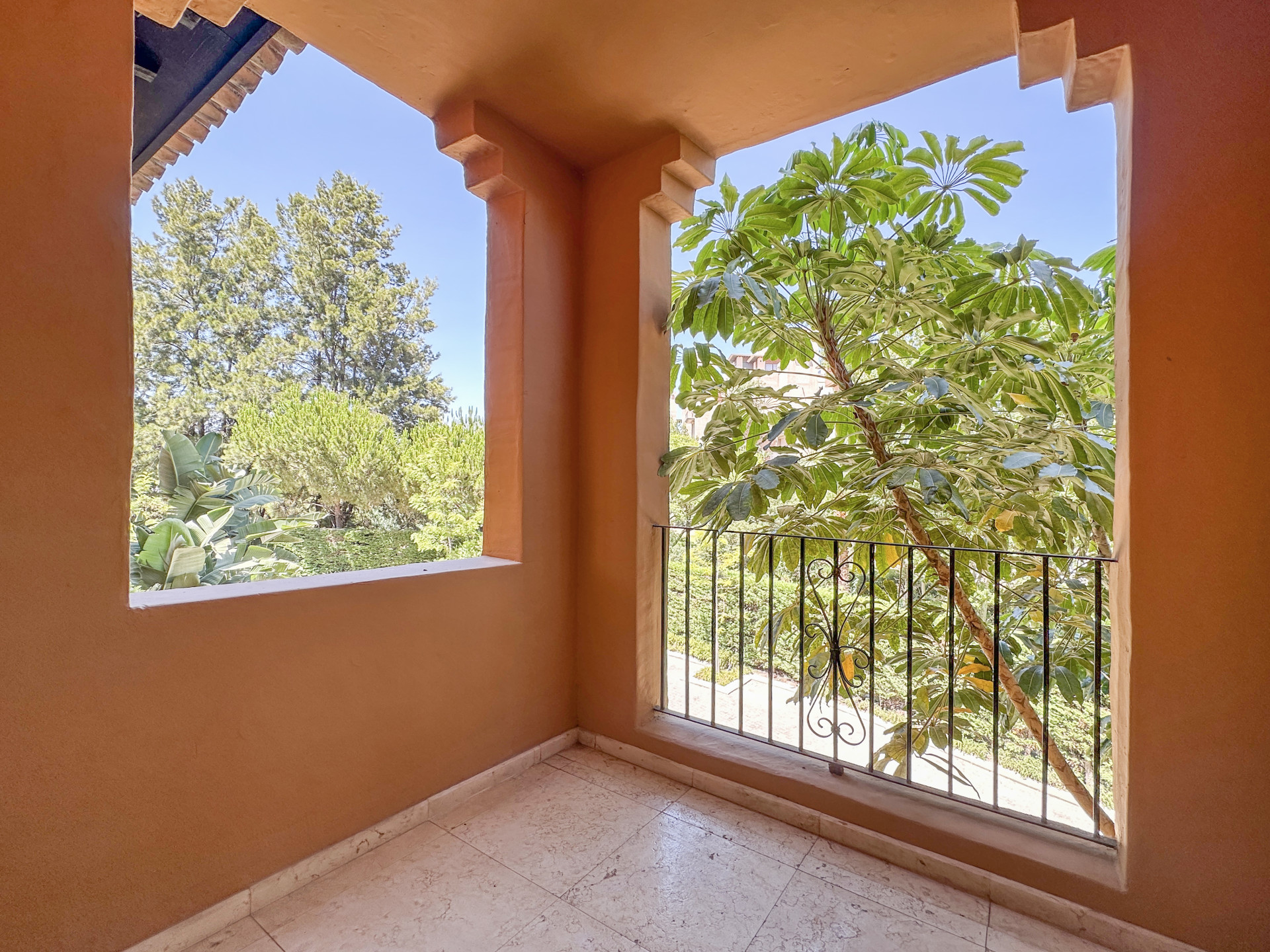3 Bedroom Apartment in Estepona - Photo 10